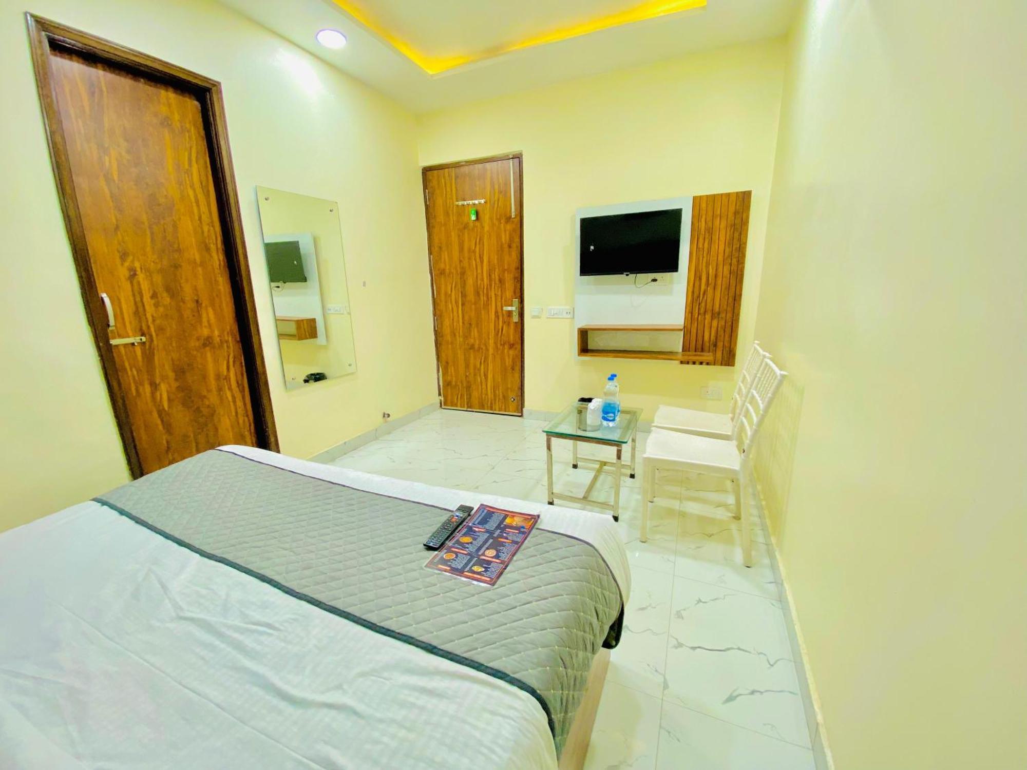 Hotel Holiday First 300 Meter From Golden Temple Amritsar Exteriér fotografie