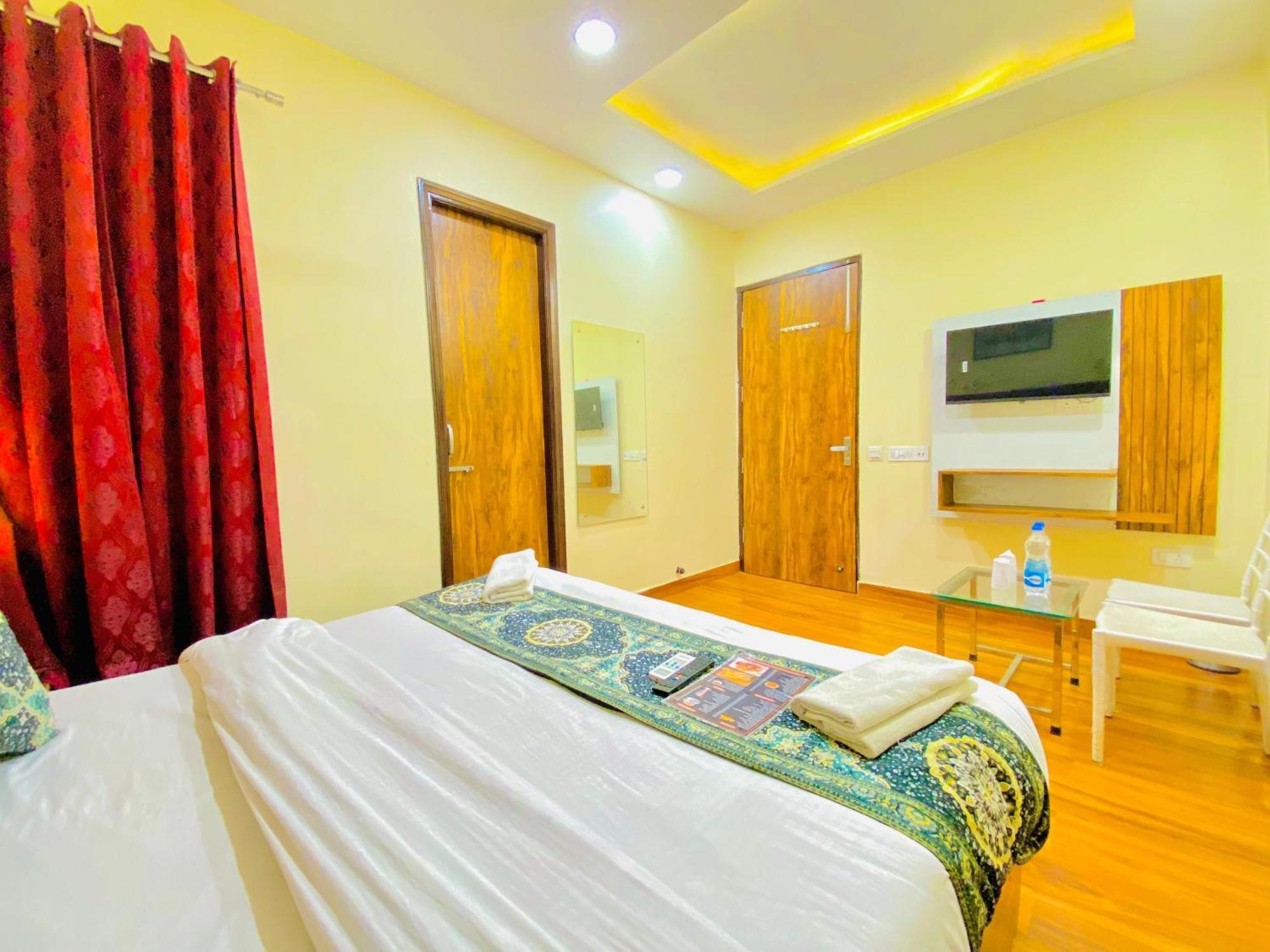 Hotel Holiday First 300 Meter From Golden Temple Amritsar Exteriér fotografie