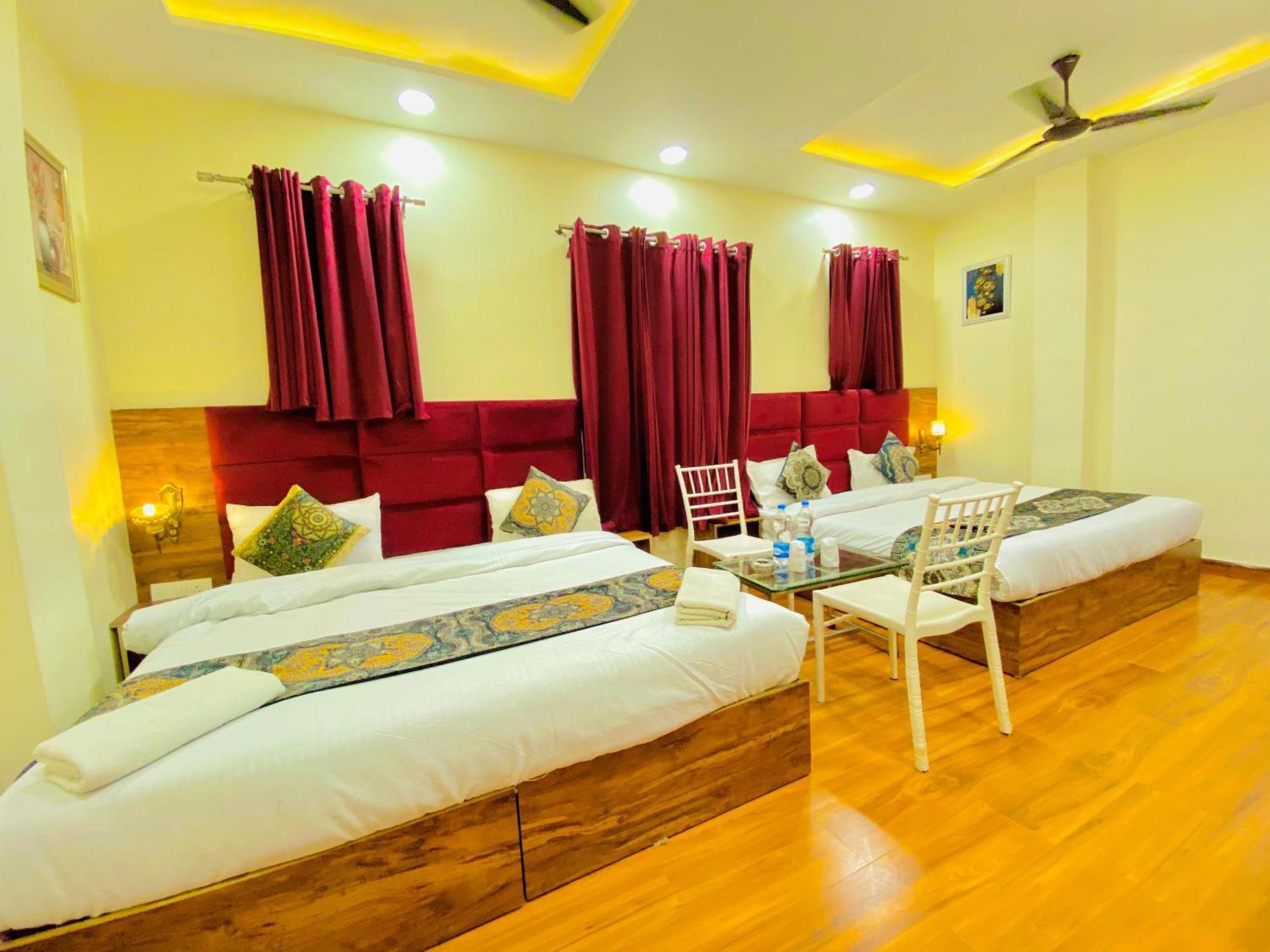 Hotel Holiday First 300 Meter From Golden Temple Amritsar Exteriér fotografie