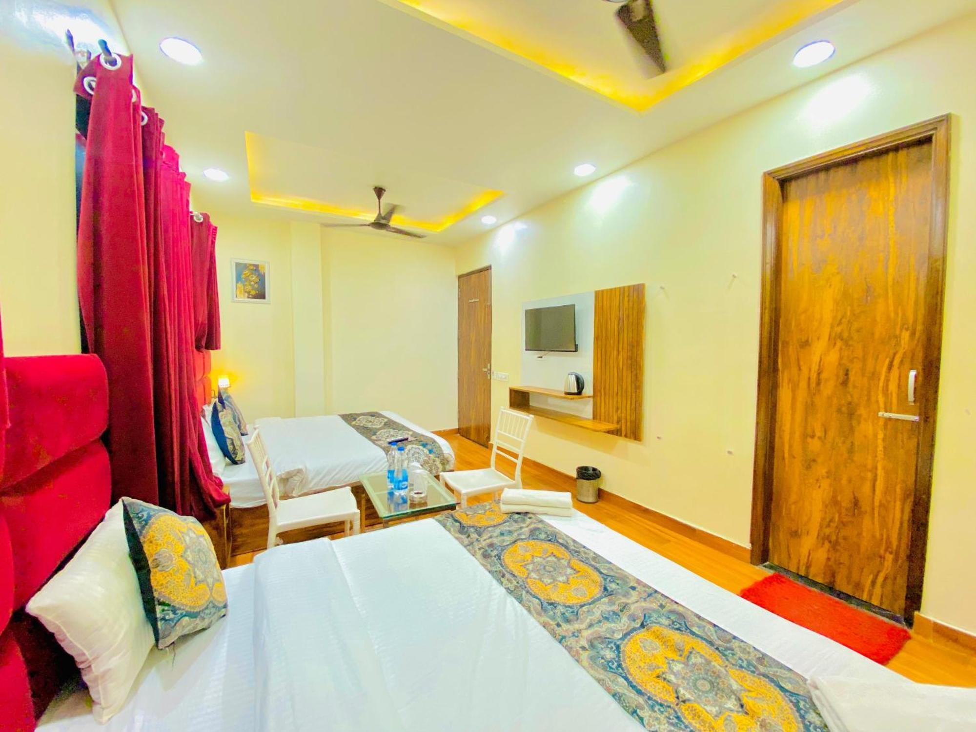 Hotel Holiday First 300 Meter From Golden Temple Amritsar Exteriér fotografie