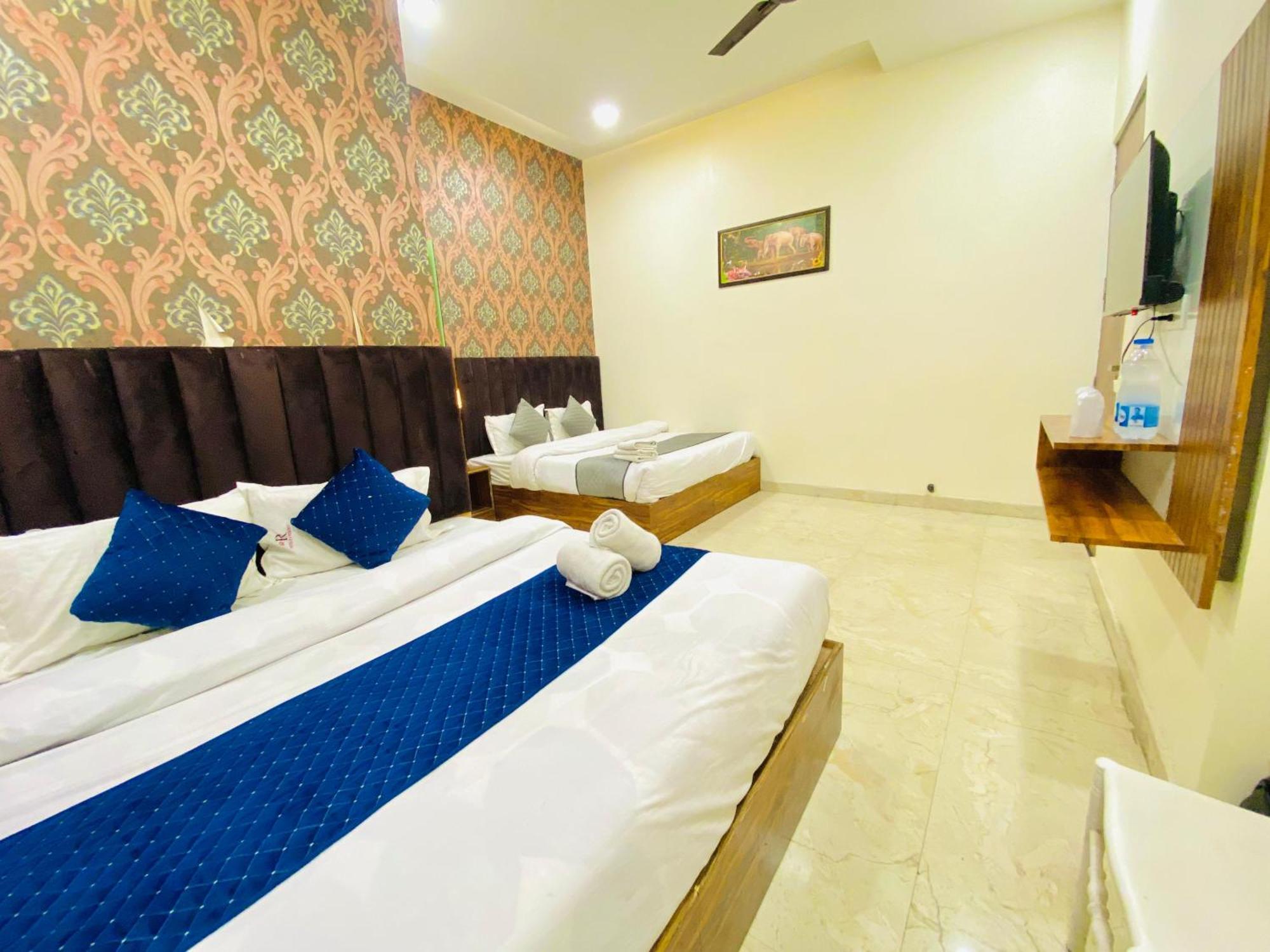 Hotel Holiday First 300 Meter From Golden Temple Amritsar Exteriér fotografie