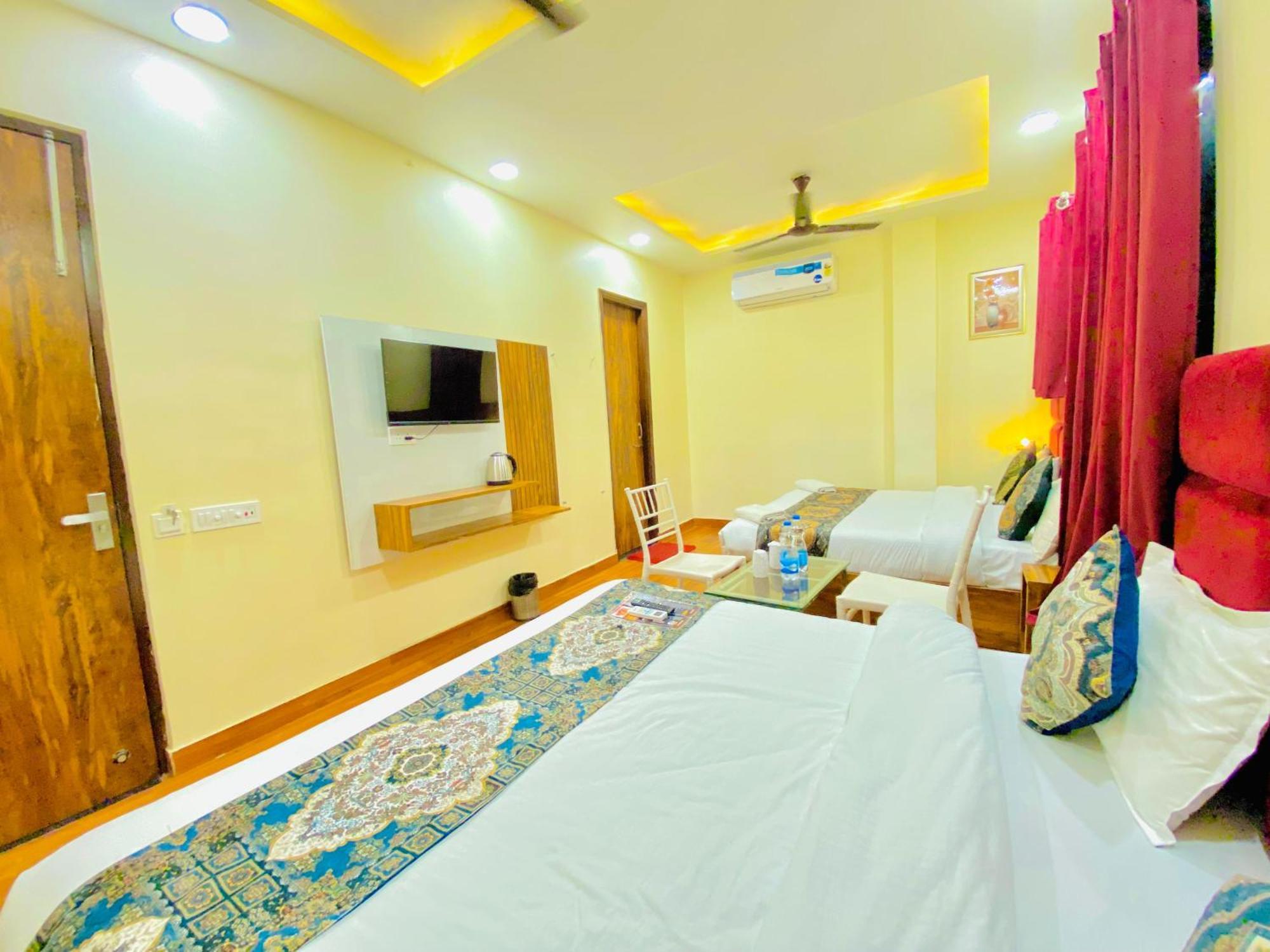 Hotel Holiday First 300 Meter From Golden Temple Amritsar Exteriér fotografie